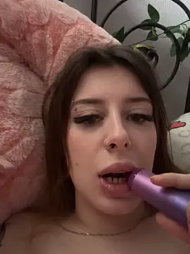 Snapshot of Johanna420 chatting on March 8, 8:18 am Johanna420 online show from March 8, 8:18 am