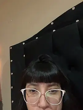 Snapshot of elizabeth200 chatting on March 26, 1:33 am elizabeth200 online show from March 26, 1:33 am