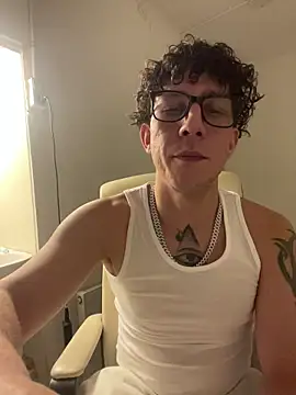 Snapshot of TitanNoir chatting on March 4, 8:59 pm TitanNoir online show from March 4, 8:59 pm