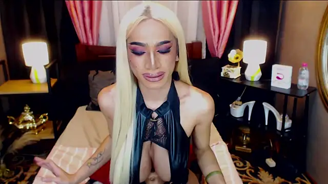 KieraLee online show from May 24, 11:15 am