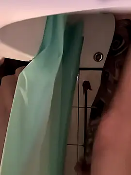 Snapshot of vikingo3333 chatting on March 12, 5:13 am vikingo3333 online show from March 12, 5:13 am