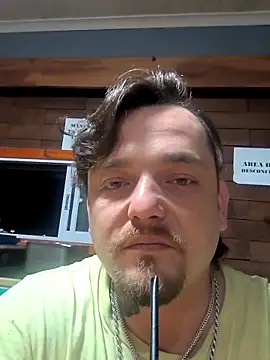 Snapshot of vikingo3333 chatting on March 27, 4:18 am vikingo3333 online show from March 27, 4:18 am