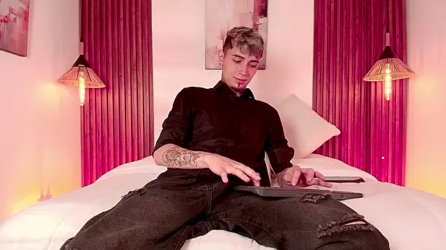 Snapshot of Max_Hader_ chatting on March 9, 3:10 am Max Hader online show from March 9, 3:10 am