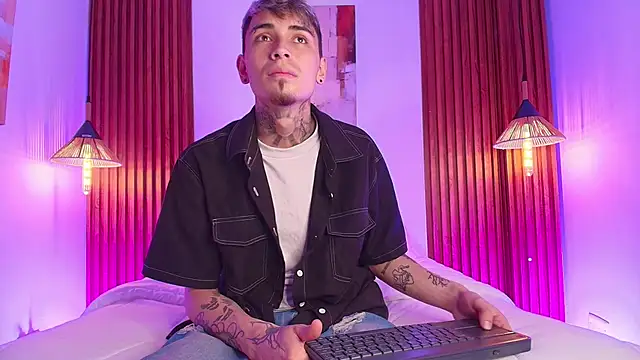 Snapshot of Max_Hader_ chatting on March 12, 2:50 am Max Hader online show from March 12, 2:50 am