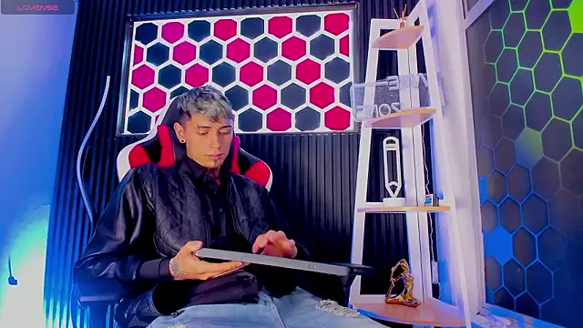 Snapshot of Max_Hader_ chatting on March 15, 3:34 am Max Hader online show from March 15, 3:34 am