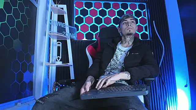 Snapshot of Max_Hader_ chatting on March 18, 2:58 am Max Hader online show from March 18, 2:58 am