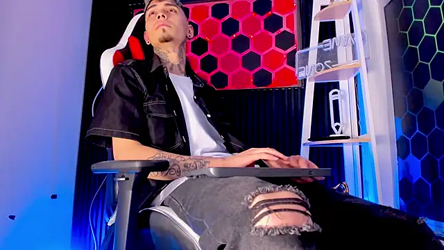 Snapshot of Max_Hader_ chatting on March 20, 4:17 am Max Hader online show from March 20, 4:17 am