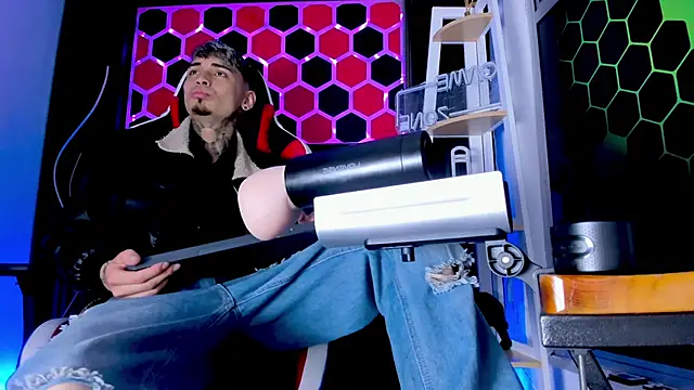 Snapshot of Max_Hader_ chatting on March 21, 3:33 am Max Hader online show from March 21, 3:33 am