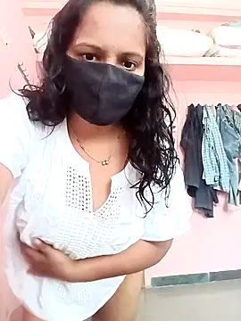 Snapshot of Miss-Dolly07 chatting on March 29, 5:29 am Miss-Dolly07 online show from March 29, 5:29 am