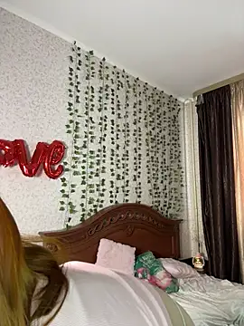 Snapshot of SweetsforLily chatting on March 5, 12:01 pm SweetsforLily online show from March 5, 12:01 pm