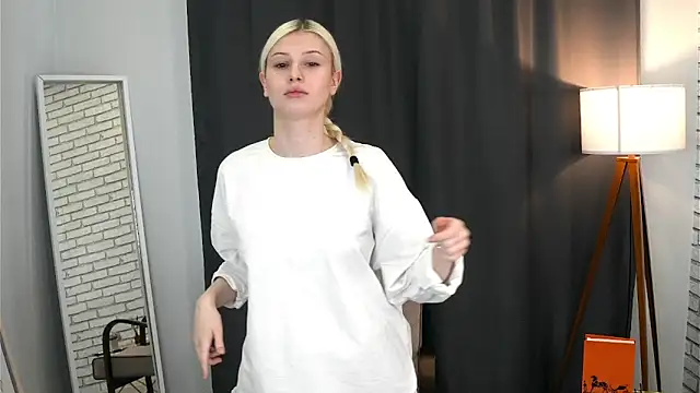 Snapshot of LorisBoster chatting on March 3, 4:07 am LorisBoster online show from March 3, 4:07 am