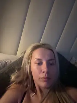 Snapshot of missymaex chatting on March 30, 2:45 am missymaex online show from March 30, 2:45 am