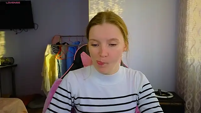 Snapshot of Mary_Blu chatting on April 2, 4:10 am Mary Blu online show from April 2, 4:10 am