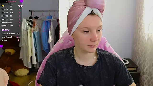 Snapshot of Mary_Blu chatting on April 7, 3:51 am Mary Blu online show from April 7, 3:51 am
