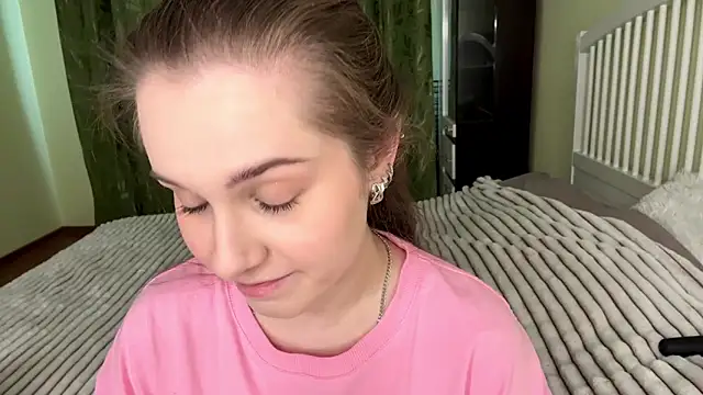 ElizabethHenderson online show from March 31, 8:48 am