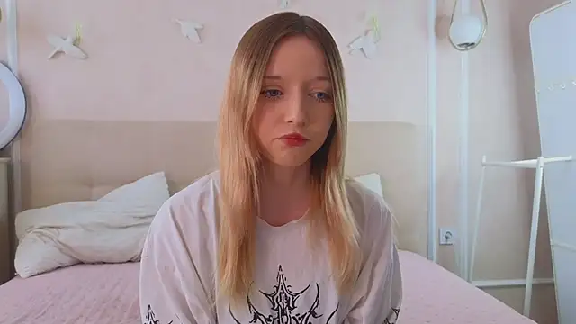 Snapshot of JillHolland chatting on March 22, 10:07 am JillHolland online show from March 22, 10:07 am