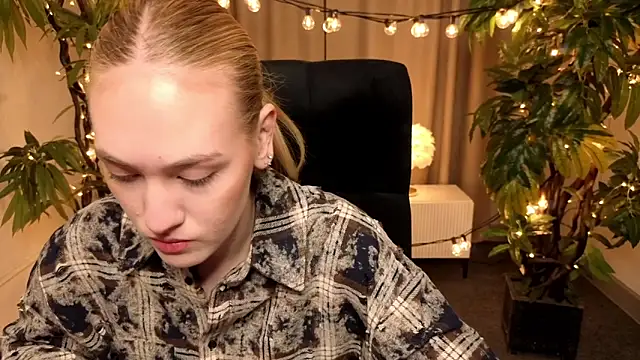 JenniferCamprell online show from March 25, 4:13 pm