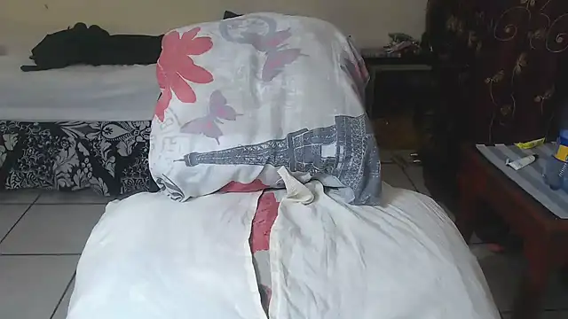 Snapshot of Moiii_Lekker_Meddei chatting on July 29, 5:27 am Moiii Lekker Meddei online show from July 29, 5:27 am