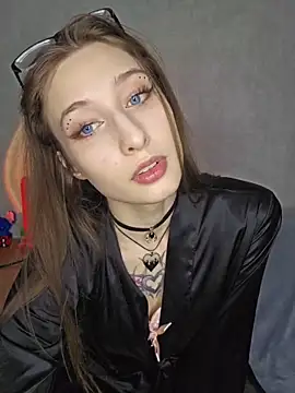 Snapshot of Emma_Willson chatting on April 11, 12:53 pm Emma Willson online show from April 11, 12:53 pm