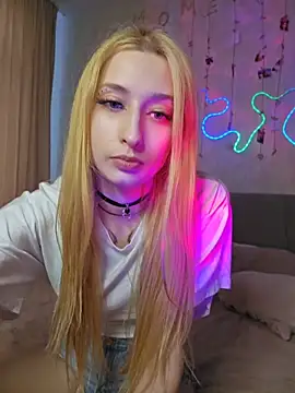 Emma Willson online show from June 14, 3:25 pm