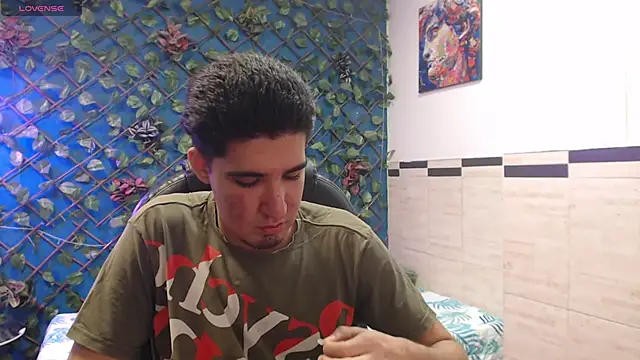 Snapshot of Roccoallegeri chatting on March 25, 1:06 pm Roccoallegeri online show from March 25, 1:06 pm