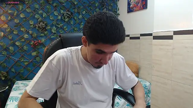 Snapshot of Roccoallegeri chatting on March 31, 12:27 pm Roccoallegeri online show from March 31, 12:27 pm