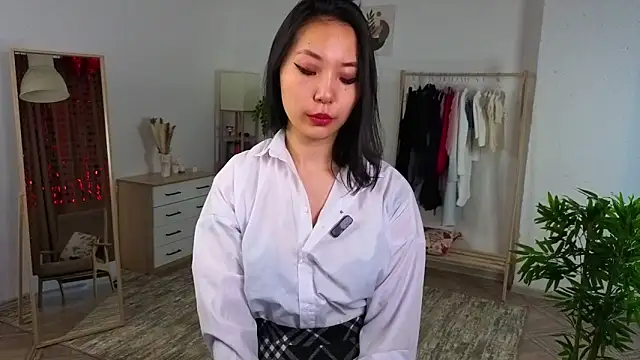 SuzySult online show from March 9, 11:03 am