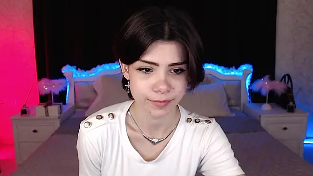 Snapshot of llittle-peachh chatting on March 9, 4:00 pm llittle-peachh online show from March 9, 4:00 pm