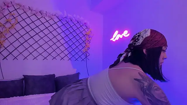 Snapshot of lola_xxperience chatting on March 6, 2:13 pm lola xxperience online show from March 6, 2:13 pm