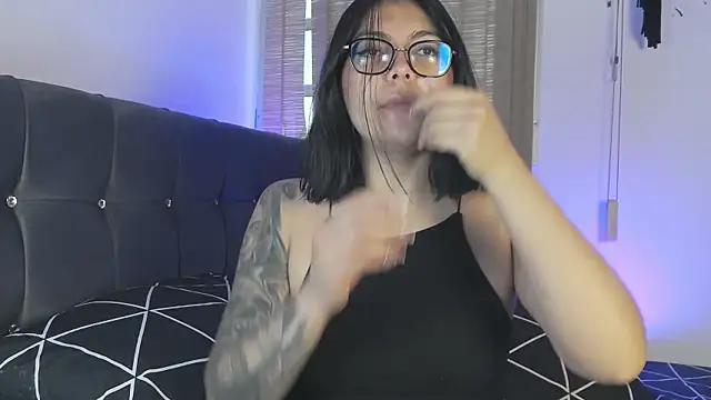 Snapshot of lola_xxperience chatting on March 27, 2:28 pm lola xxperience online show from March 27, 2:28 pm