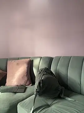 Snapshot of Im_Luuu chatting on March 20, 1:05 pm Im Luuu online show from March 20, 1:05 pm