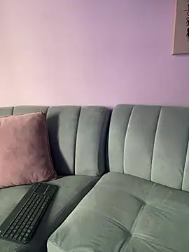 Snapshot of Im_Luuu chatting on March 27, 1:11 pm Im Luuu online show from March 27, 1:11 pm