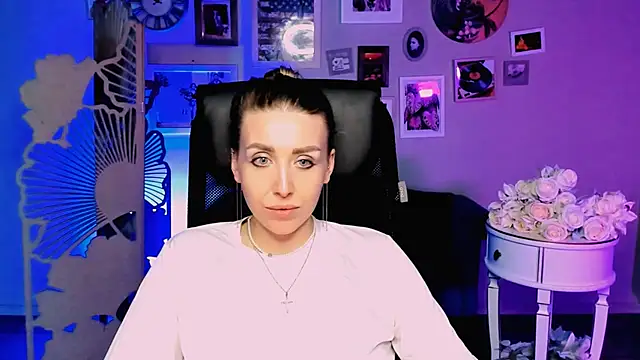 Snapshot of MonicaRiley chatting on March 10, 3:50 pm MonicaRiley online show from March 10, 3:50 pm