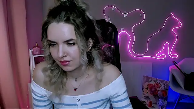 Snapshot of AliceSmite chatting on March 10, 3:28 pm AliceSmite online show from March 10, 3:28 pm