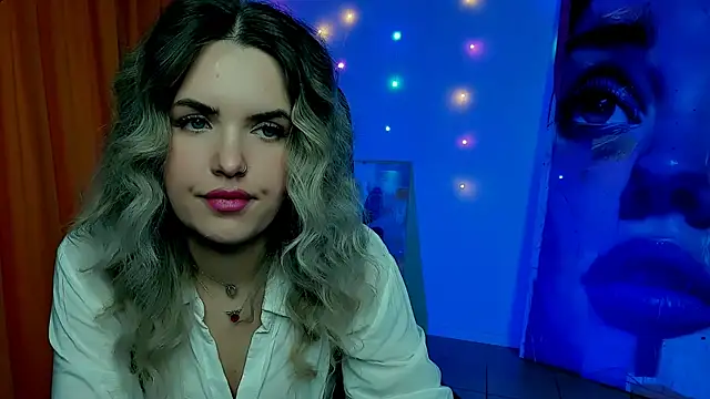 Snapshot of AliceSmite chatting on March 13, 10:33 am AliceSmite online show from March 13, 10:33 am