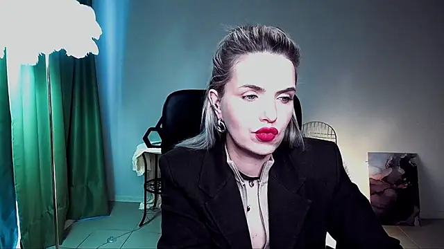 Snapshot of AliceSmite chatting on May 28, 11:18 am AliceSmite online show from May 28, 11:18 am