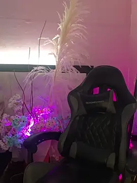 Snapshot of Emily_Roussee chatting on March 25, 11:49 am Emily Roussee online show from March 25, 11:49 am