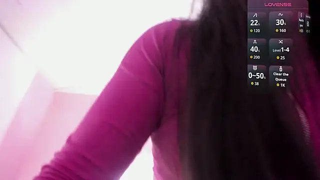 Snapshot of Emily_Roussee chatting on April 23, 11:31 am Emily Roussee online show from April 23, 11:31 am