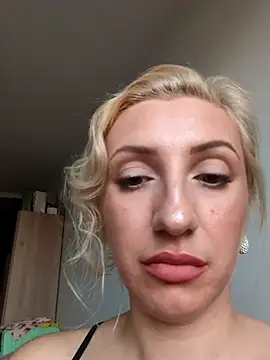 Snapshot of malinalli_a chatting on March 4, 3:40 pm malinalli a online show from March 4, 3:40 pm