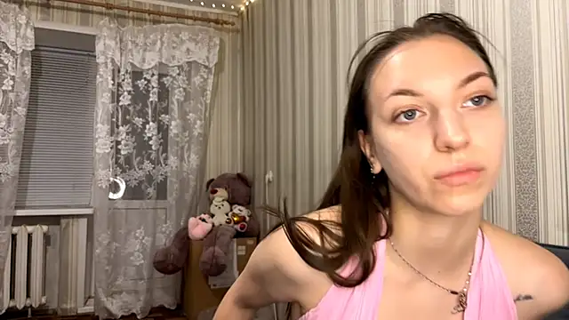 Snapshot of YangReifer chatting on March 5, 5:53 pm YangReifer online show from March 5, 5:53 pm