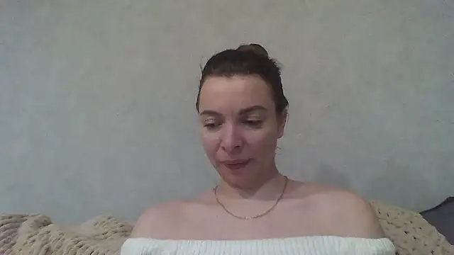 Snapshot of Luna2547 chatting on March 19, 6:23 pm Luna2547 online show from March 19, 6:23 pm