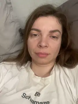 Snapshot of Luna2547 chatting on March 21, 6:18 am Luna2547 online show from March 21, 6:18 am