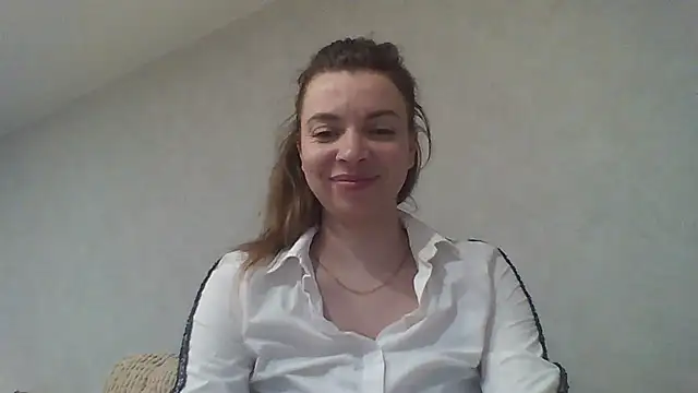 Snapshot of Luna2547 chatting on March 21, 6:22 pm Luna2547 online show from March 21, 6:22 pm