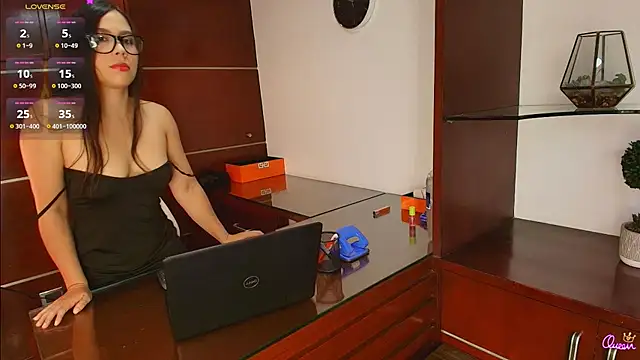 LauriLenix online show from March 28, 3:55 pm