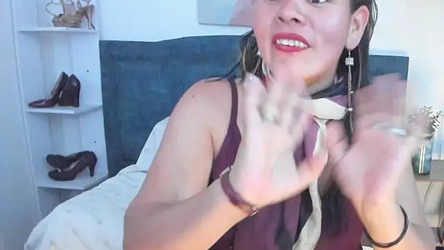 Snapshot of KiaraXMilf chatting on March 7, 7:44 pm KiaraXMilf online show from March 7, 7:44 pm