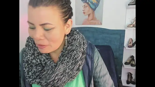 Snapshot of KiaraXMilf chatting on March 17, 11:35 am KiaraXMilf online show from March 17, 11:35 am