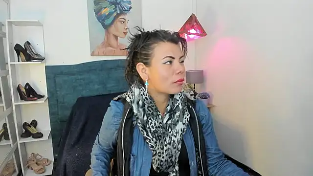 Snapshot of KiaraXMilf chatting on March 23, 12:42 pm KiaraXMilf online show from March 23, 12:42 pm