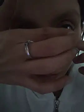 Snapshot of Naomimolie chatting on March 28, 12:05 pm Naomimolie online show from March 28, 12:05 pm