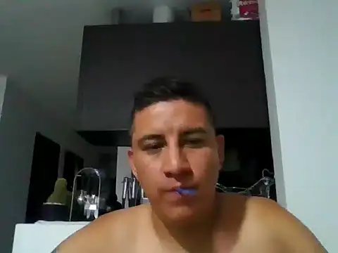 Snapshot of Sneyd10 chatting on March 17, 3:22 am Sneyd10 online show from March 17, 3:22 am