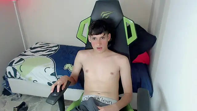 Snapshot of Pablito_junior chatting on March 4, 3:45 am Pablito junior online show from March 4, 3:45 am